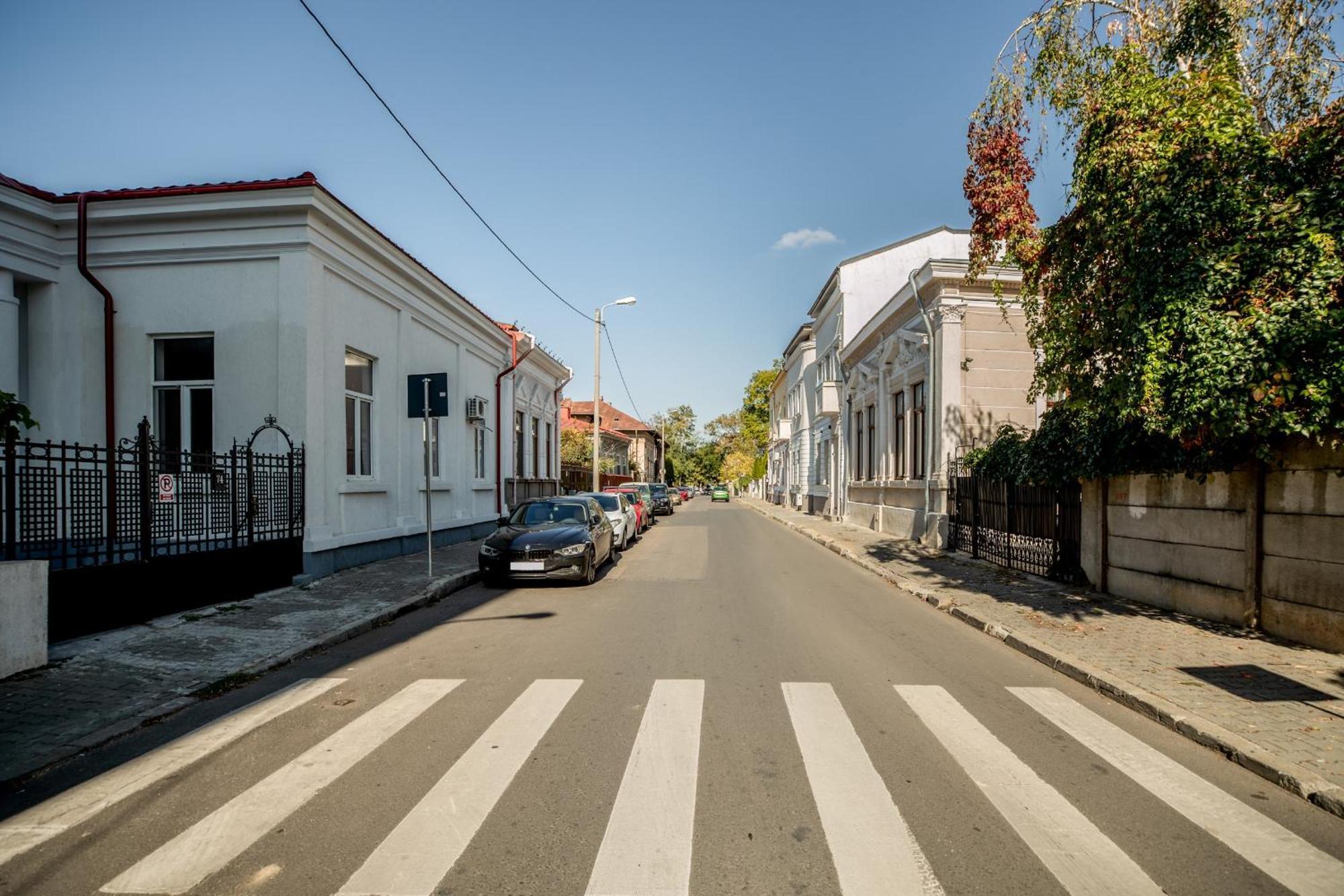 Home Away From Home - Modern & Cozy Apartments Near Vibrant Unirii Area Bucarest Extérieur photo