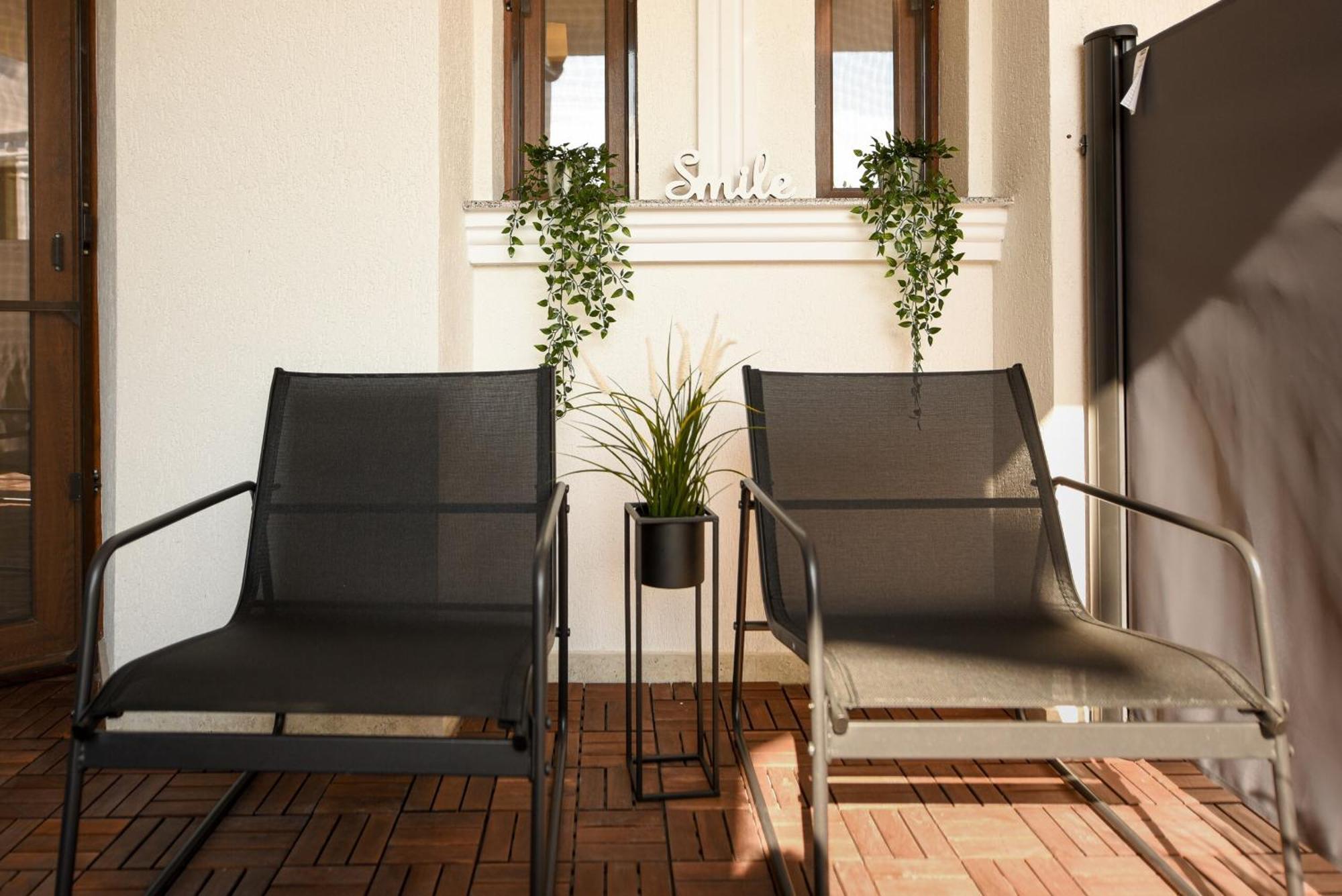 Home Away From Home - Modern & Cozy Apartments Near Vibrant Unirii Area Bucarest Chambre photo