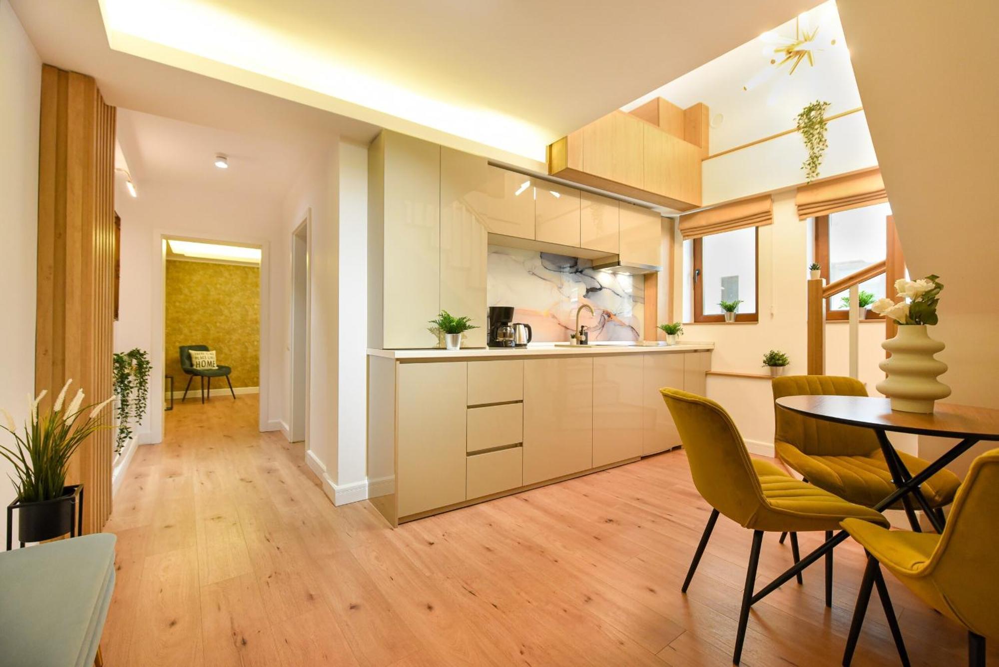Home Away From Home - Modern & Cozy Apartments Near Vibrant Unirii Area Bucarest Chambre photo
