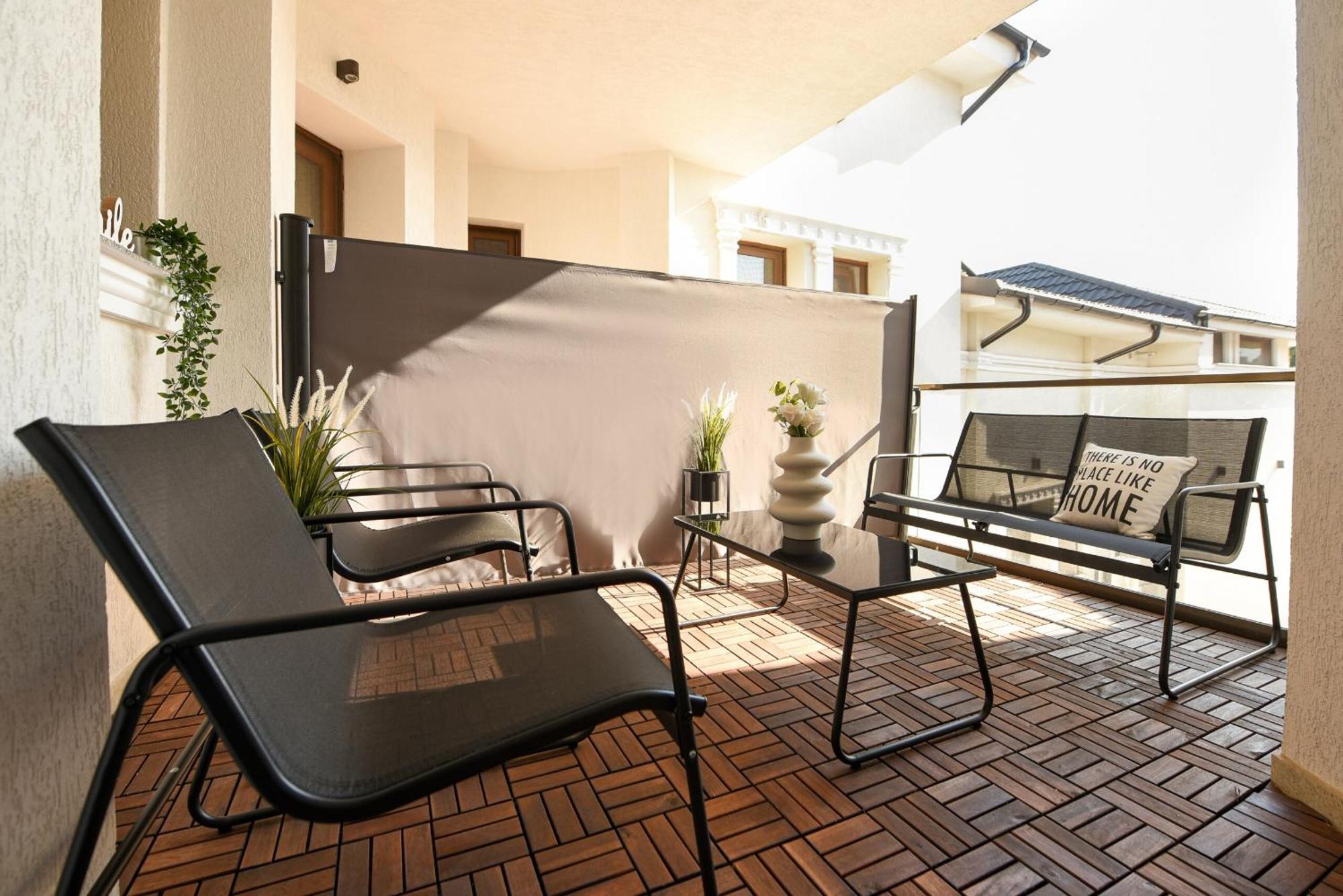 Home Away From Home - Modern & Cozy Apartments Near Vibrant Unirii Area Bucarest Chambre photo