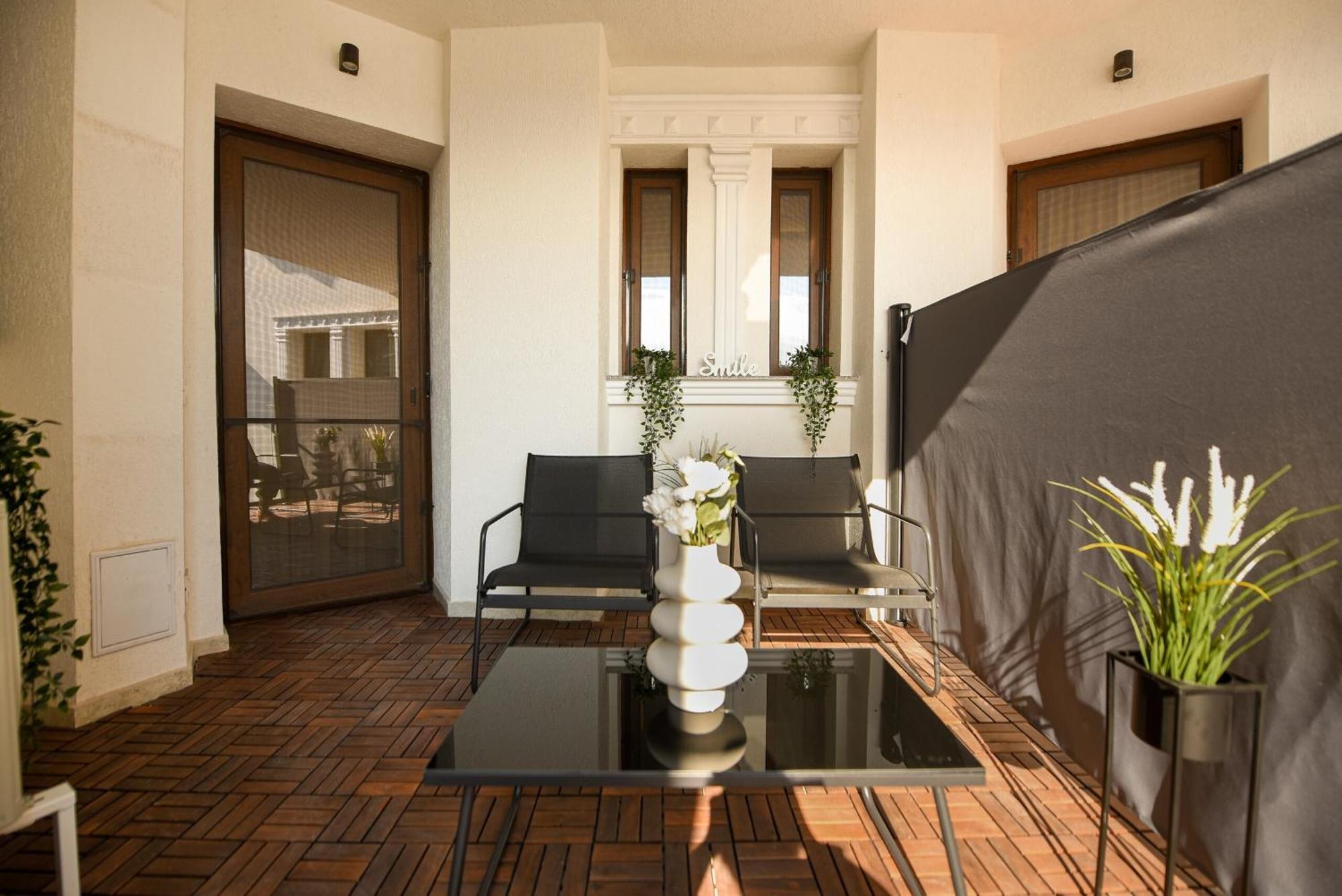 Home Away From Home - Modern & Cozy Apartments Near Vibrant Unirii Area Bucarest Chambre photo
