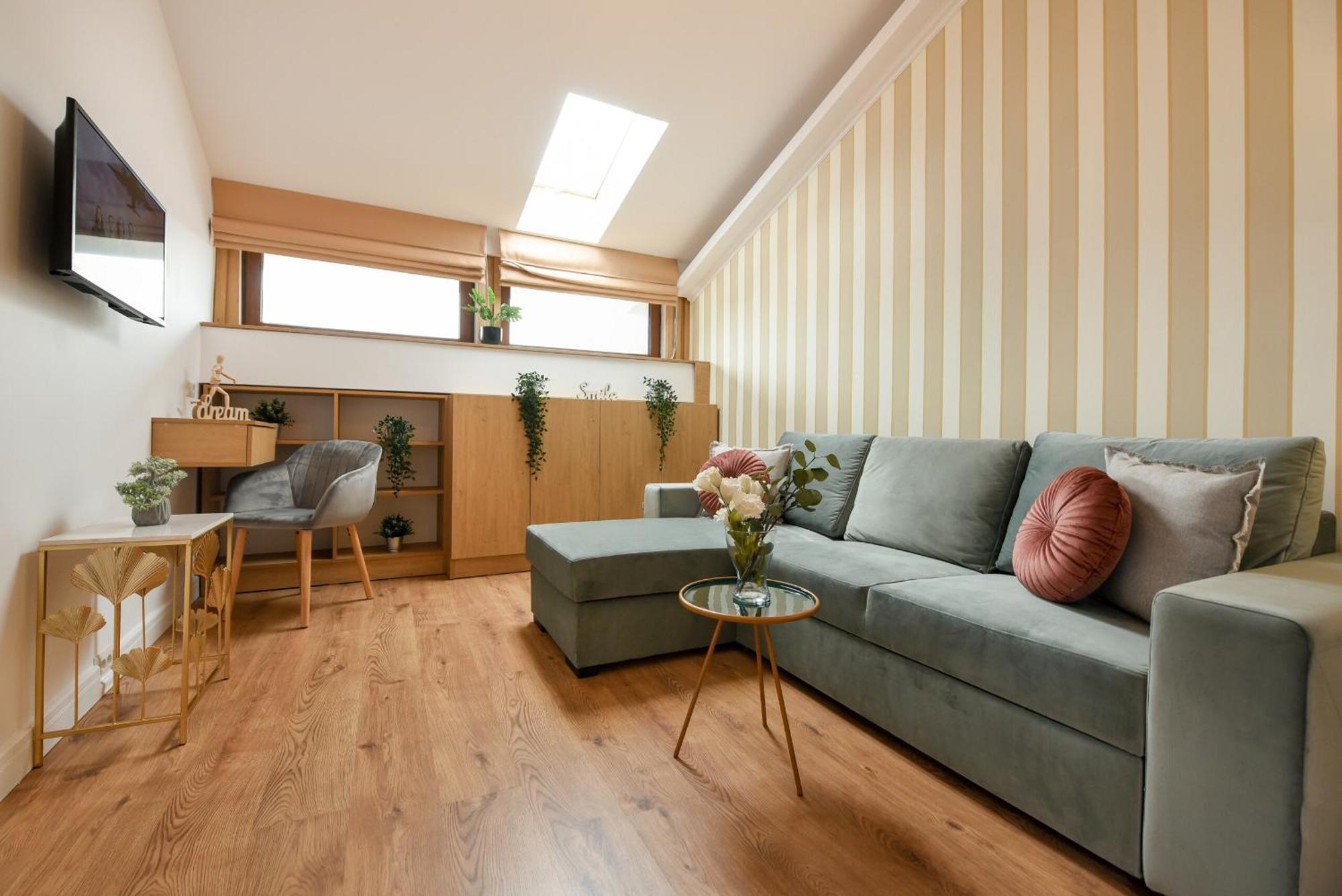 Home Away From Home - Modern & Cozy Apartments Near Vibrant Unirii Area Bucarest Chambre photo