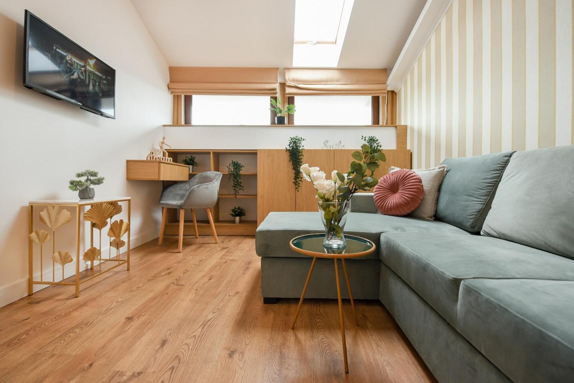 Home Away From Home - Modern & Cozy Apartments Near Vibrant Unirii Area Bucarest Chambre photo