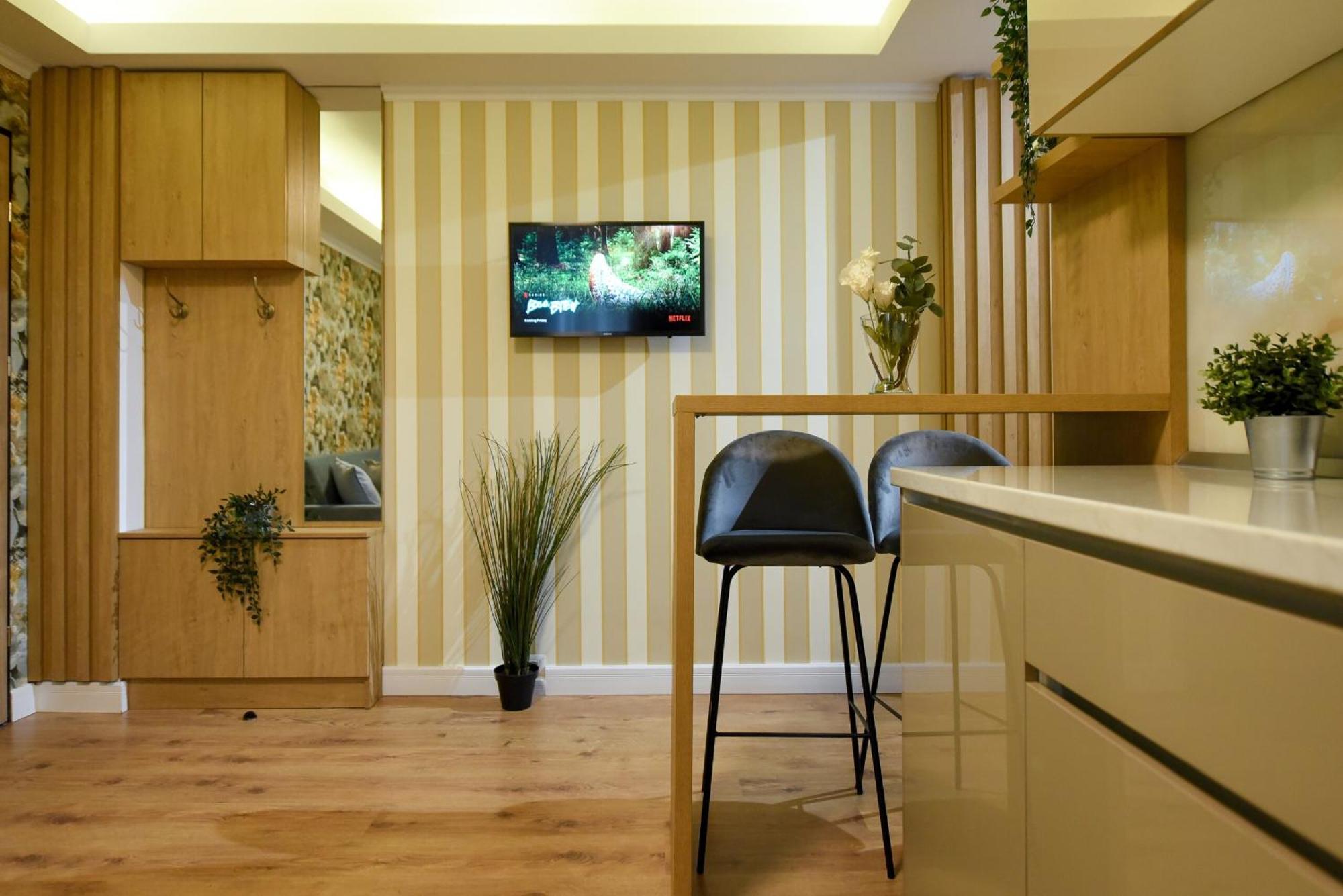 Home Away From Home - Modern & Cozy Apartments Near Vibrant Unirii Area Bucarest Chambre photo