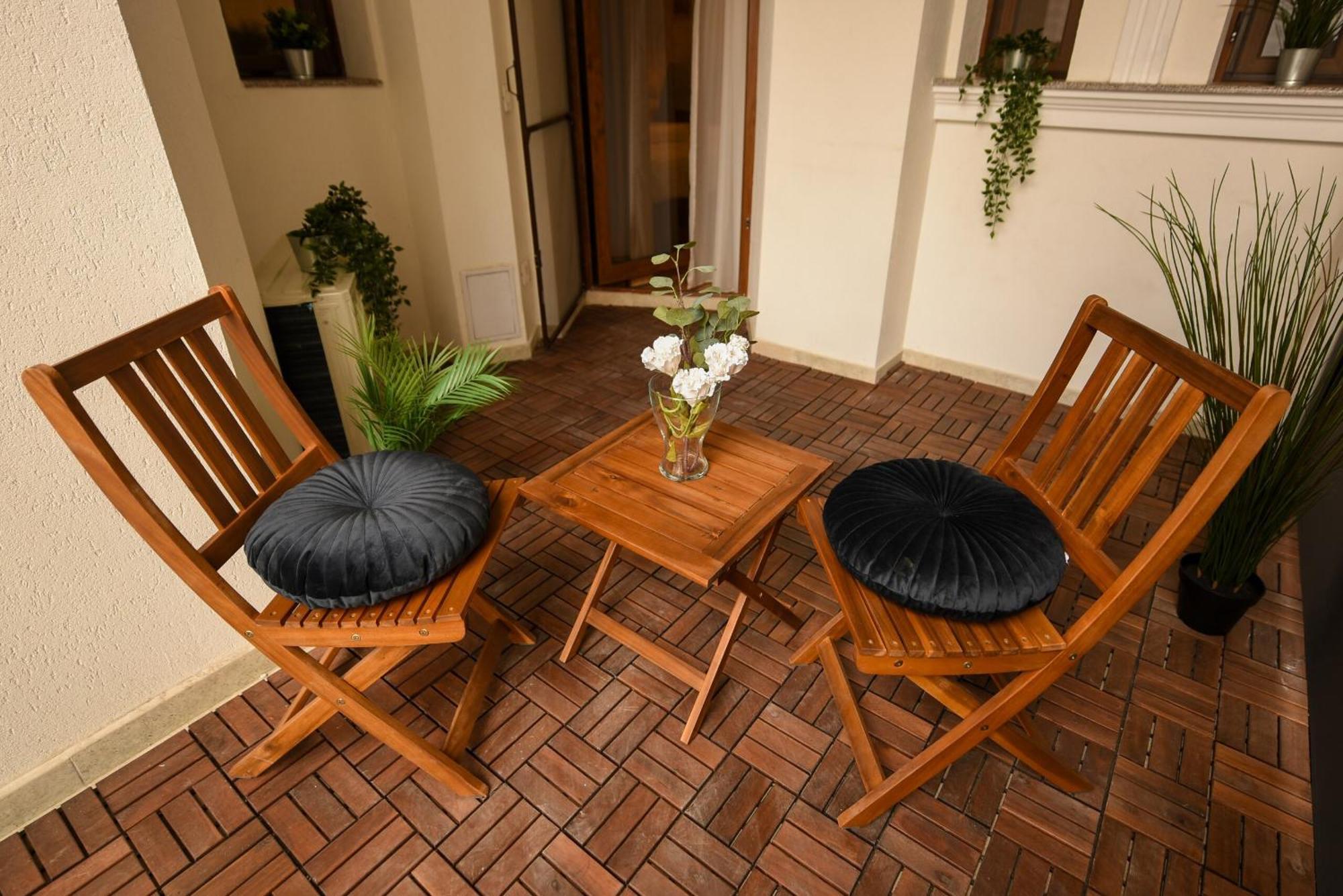 Home Away From Home - Modern & Cozy Apartments Near Vibrant Unirii Area Bucarest Chambre photo